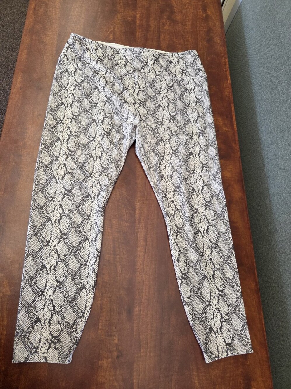 Vera Wang Snake Print Pants